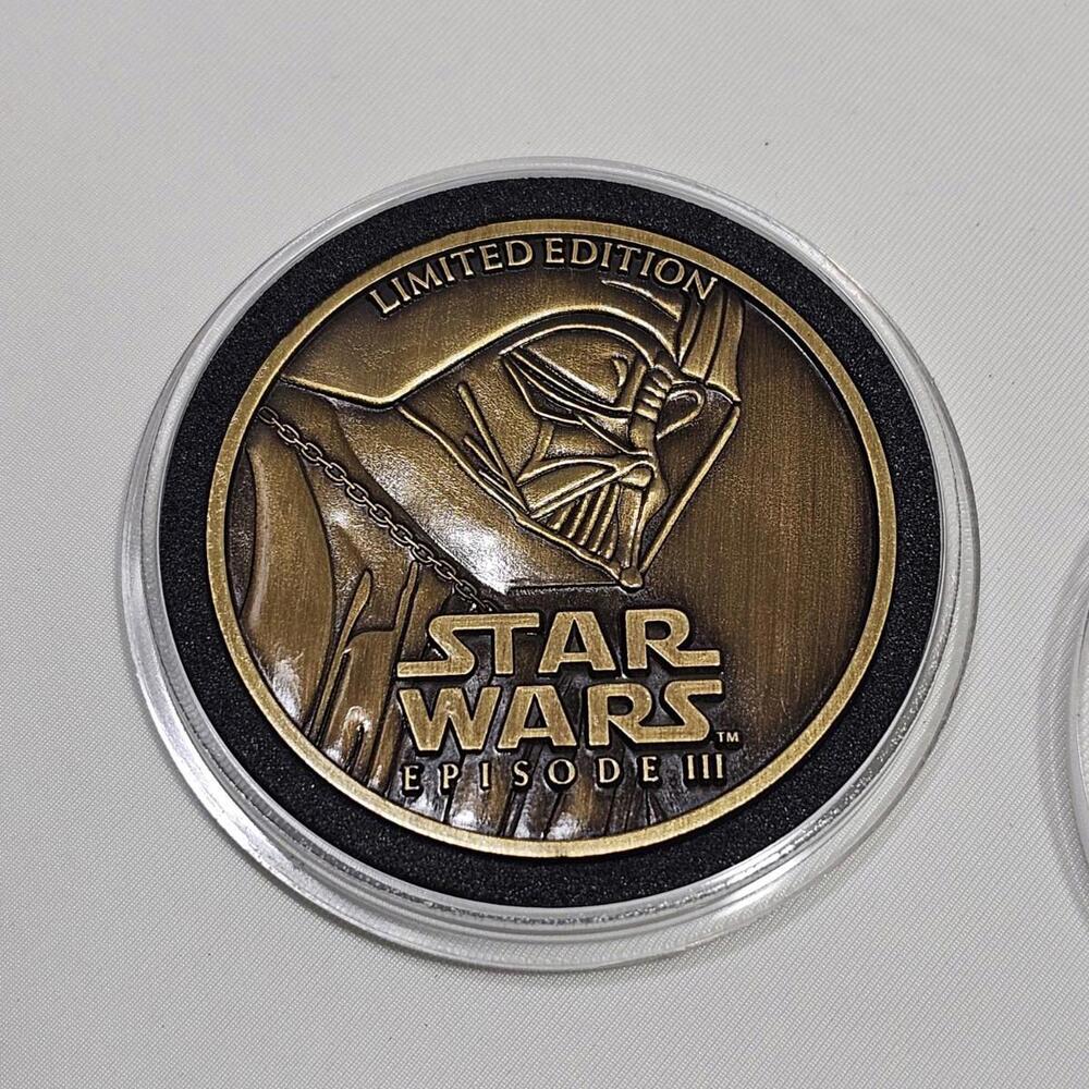 Vintage Star Wars Episode 3 Limited Edition Commemorative Coin in Case - Picture 1 of 4